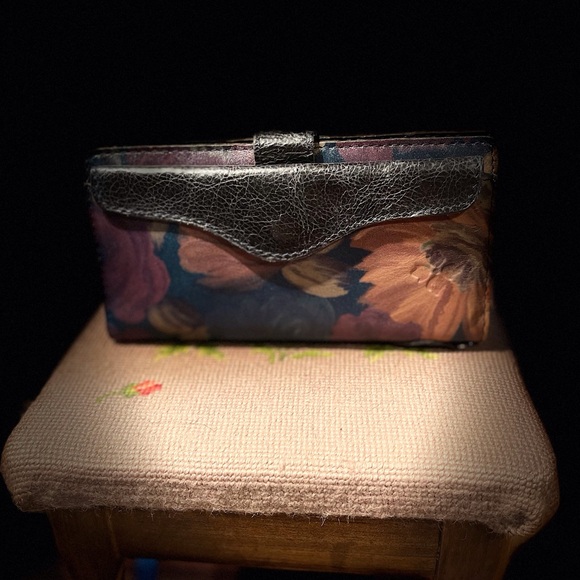 Patricia Nash Wallet (Peruvian Pai ting Pattern - Picture 2 of 15